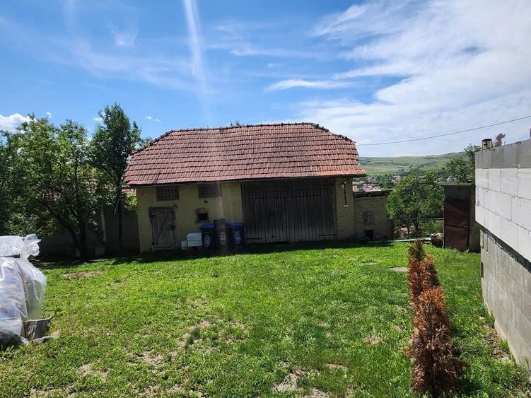 Vind casa in comuna sic jud cluj. Teren 600 mp acte la zi mai multe detali la nr de tel 0771108976 - 4