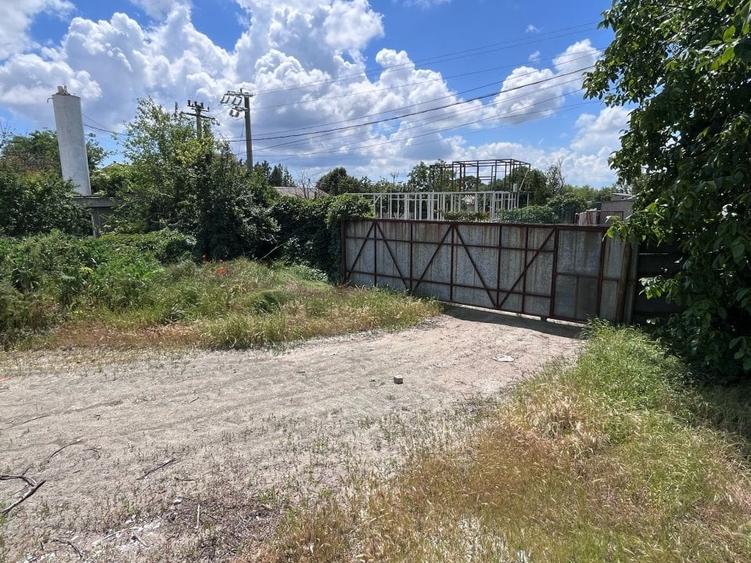 Teren intravilan liber de vanzare, imprejmuit, utilitati, la asfalt, 380kw - 8