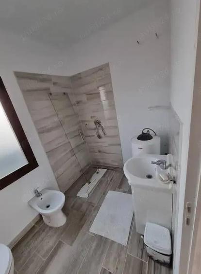 A 38 Proprietarul vinde 2 case cu 510 mp teren in ?erbane?ti Bacau - 14