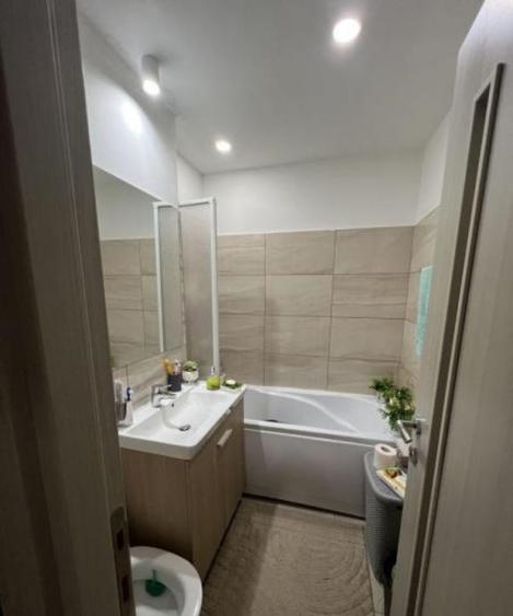 Metrou 1 Decembrie 1918, apart 2 cam, decom, et. 1/8 - 6