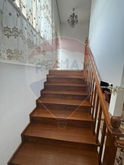 Casa / Vila cu 6 camere de vanzare - 18