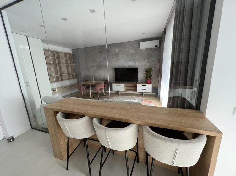 Apartament cu 2 camere semidecomandat, mobilat în Aviației