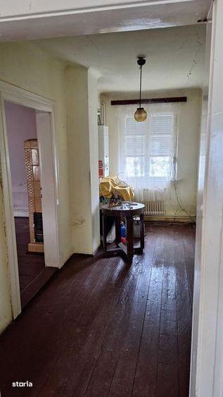 Casa de vanzare cu gradina si curte - 5