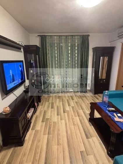 Apartament cu 3 camere semidecomandat în Podu Roș Apartament cu 3 camere semidecomandat în Podu Roș