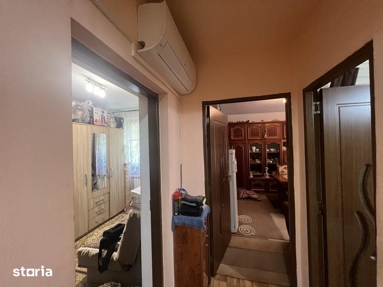 Apartament cu 3 camere decomandat în Botizului
