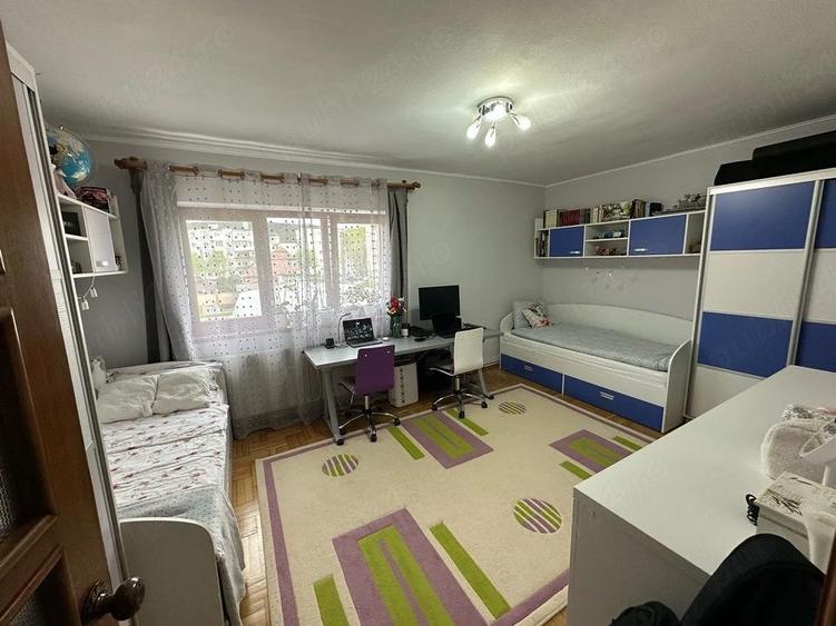 Vand apartament cu 2 camere, decomandat, la etajul 1, 52mp + 8 mp balcon - 1