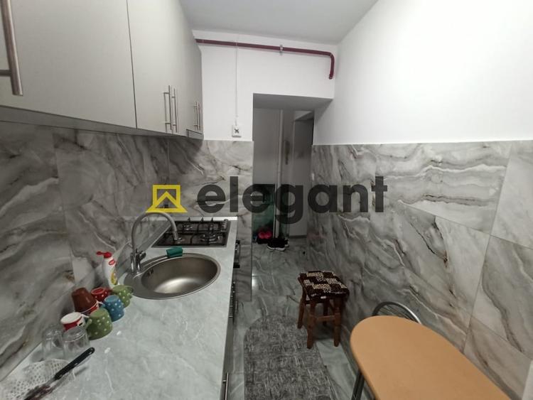 Apartament cu 3 camere semidecomandat, mobilat în Craiovița Nouă