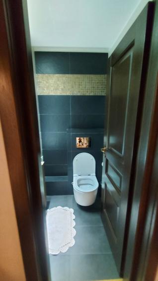 Apartament cu 3 camere decomandat în Libertății