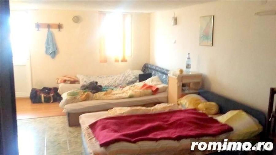 Casă cu 5 camere în Buziașului