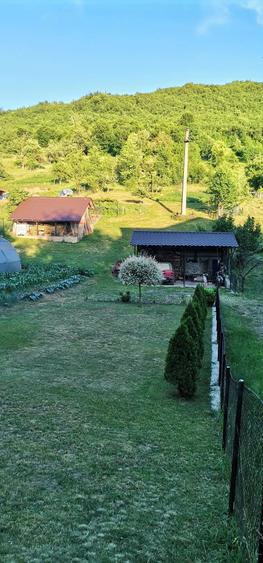 Casă cu Teren 3000 Mp în Ponoarele