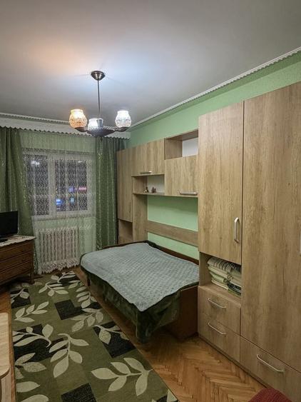 Apartament cu 3 camere decomandat în George Enescu