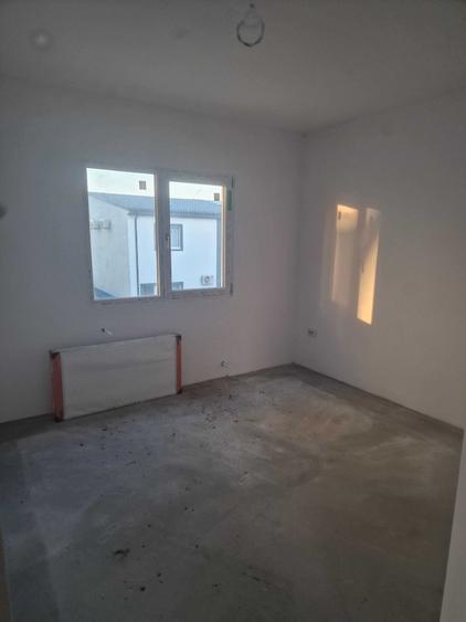 Casă cu 4 camere în Barieră