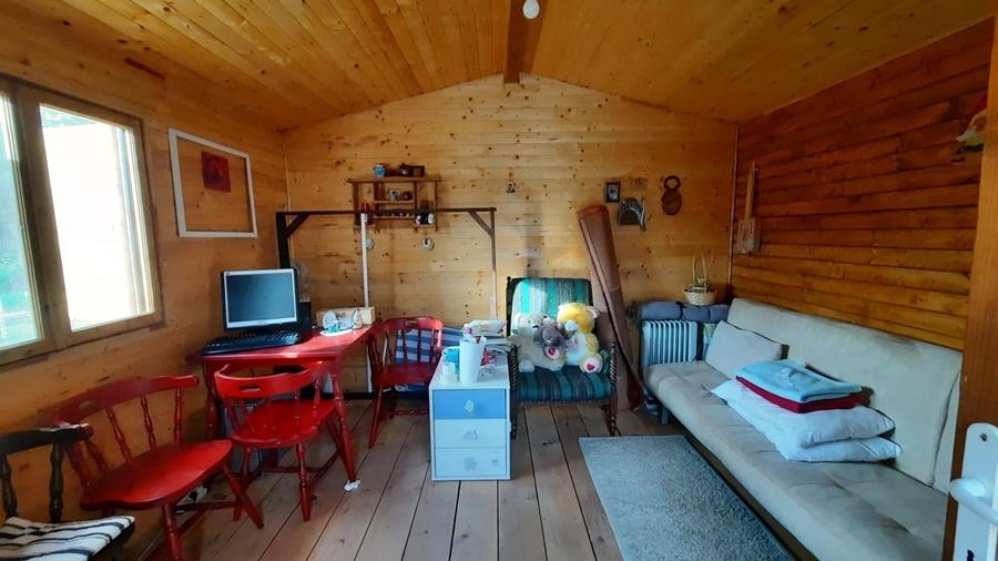Casă cu 2 camere cu Teren 795 Mp în Regie