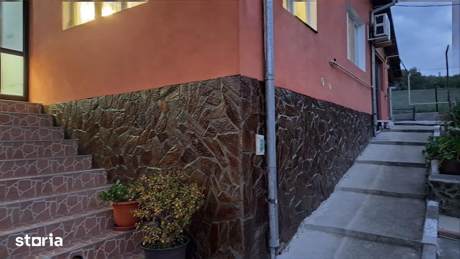 Casă cu 3 camere cu Teren 700 Mp în Mihăești