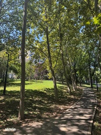 Apartament cu 4 camere decomandat în Tei