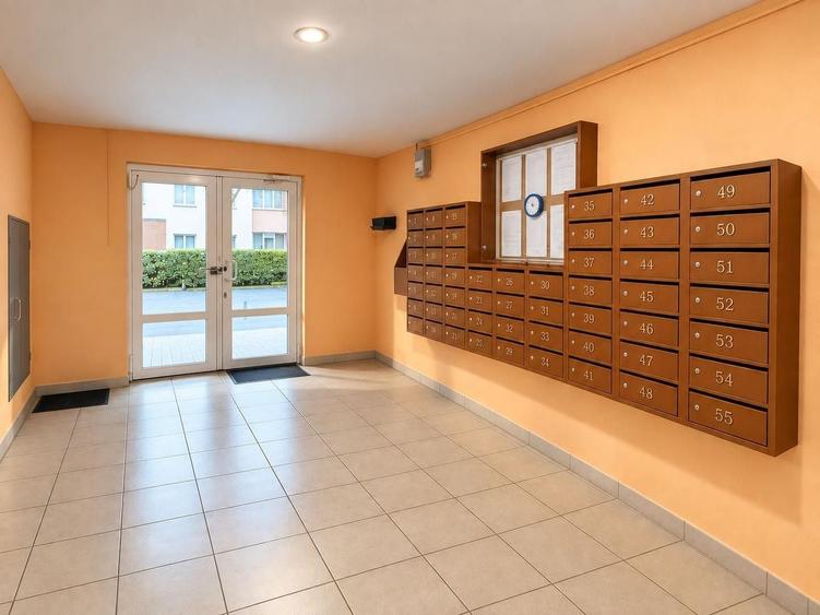 Apartament cu 3 camere decomandat, mobilat în Noua