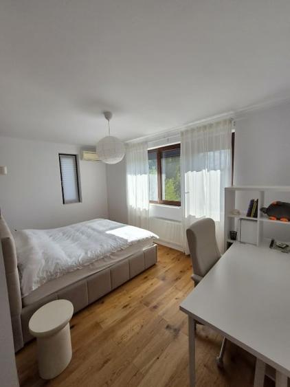 Casă individuală cu 4 camere cu Garaj în Petrăchioaia