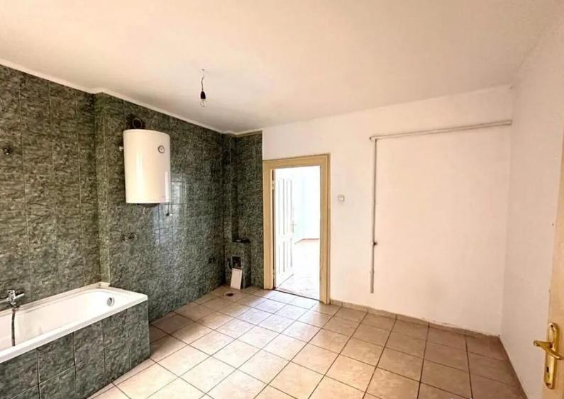 Apartament cu 6 camere decomandat în Moșilor
