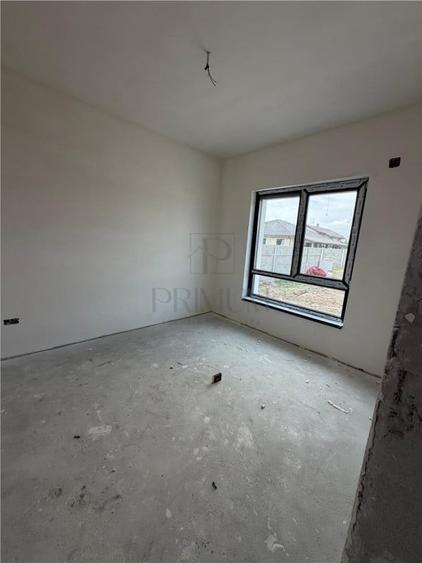 Casă cu 4 camere cu Teren 370 Mp în Moșnița Veche