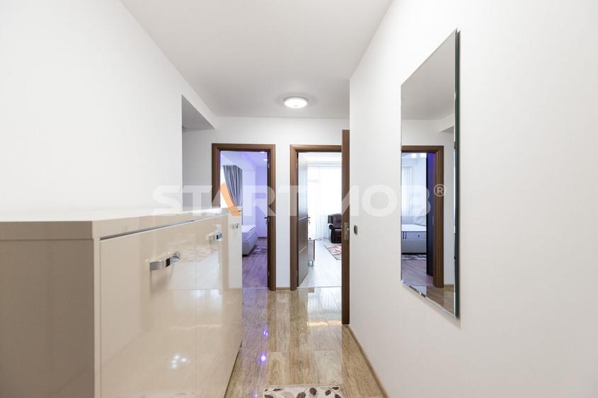 Apartament cu 3 camere decomandat, mobilat în Tractorul