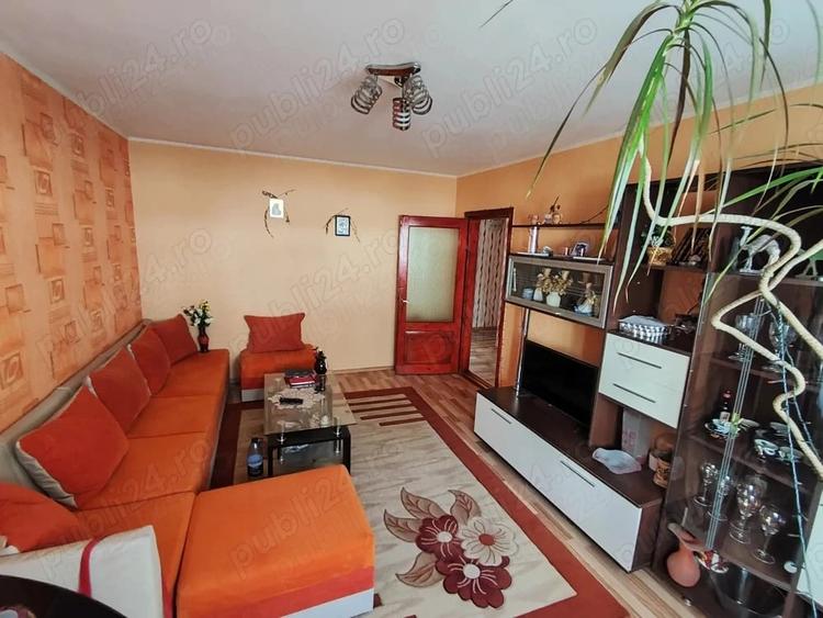 Apartament cu 4 camere decomandat în Inel I