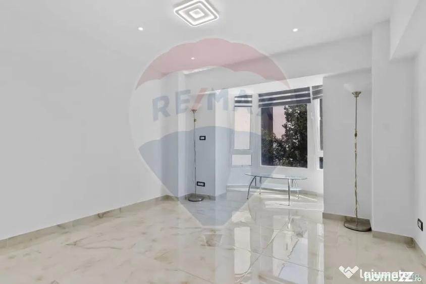 Apartament cu 3 camere decomandat în Băncilor