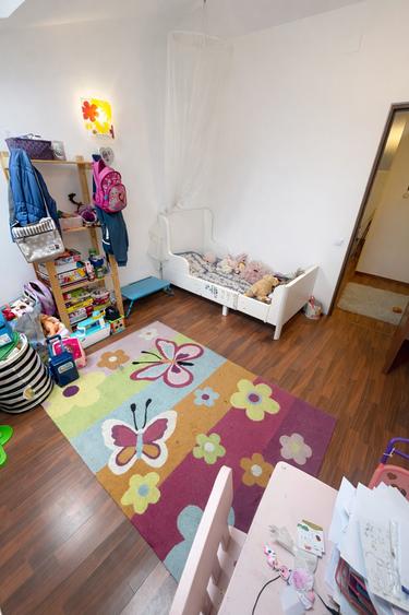 Apartament cu 3 camere decomandat, mobilat în Bragadiru