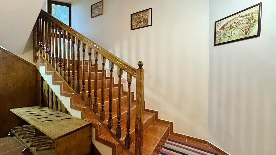 Apartament cu 4 camere decomandat, mobilat în Central