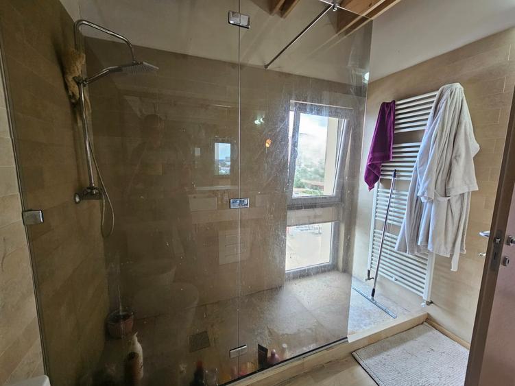 Penthouse cu 4 camere decomandat, mobilat în Complex Studențesc