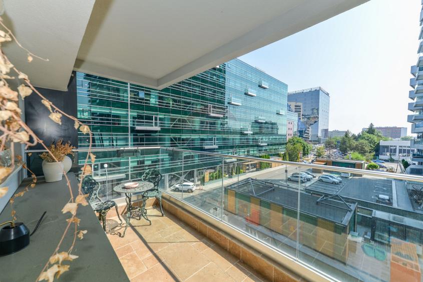 Apartament cu 3 camere decomandat în Aviației