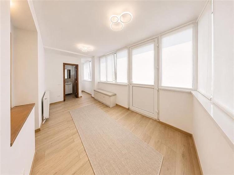 Apartament cu 3 camere decomandat, mobilat în Centrul Civic