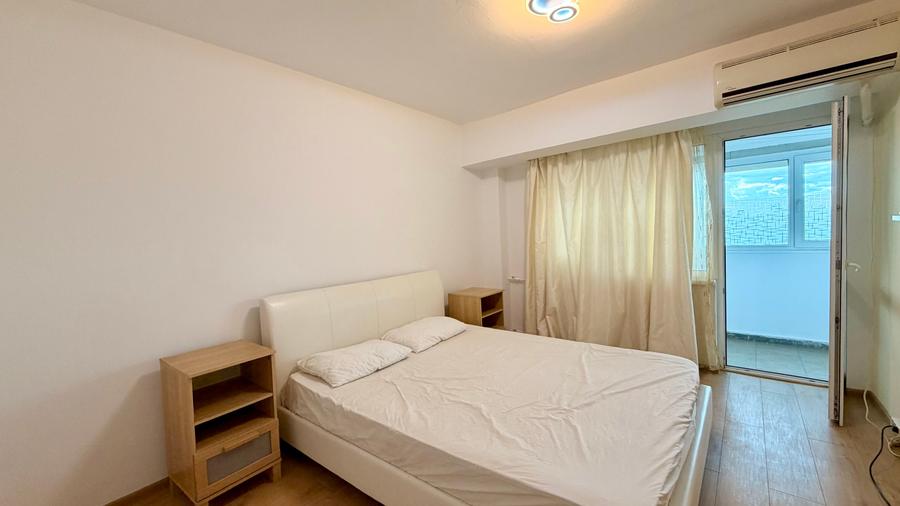 Apartament cu 3 camere semidecomandat în 1 Mai