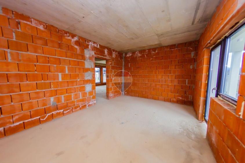 Casă individuală cu 6 camere cu Teren 577 Mp în Săcălășeni