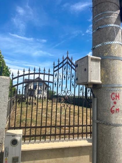 Vînd casā , vilā : la gri - 3