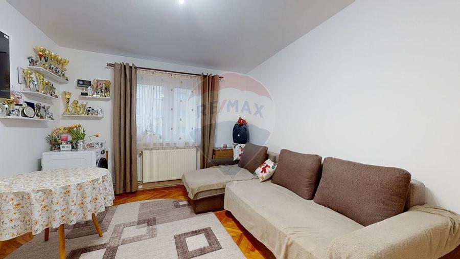Apartament cu 2 camere de vânzare în zona Florilor - 1
