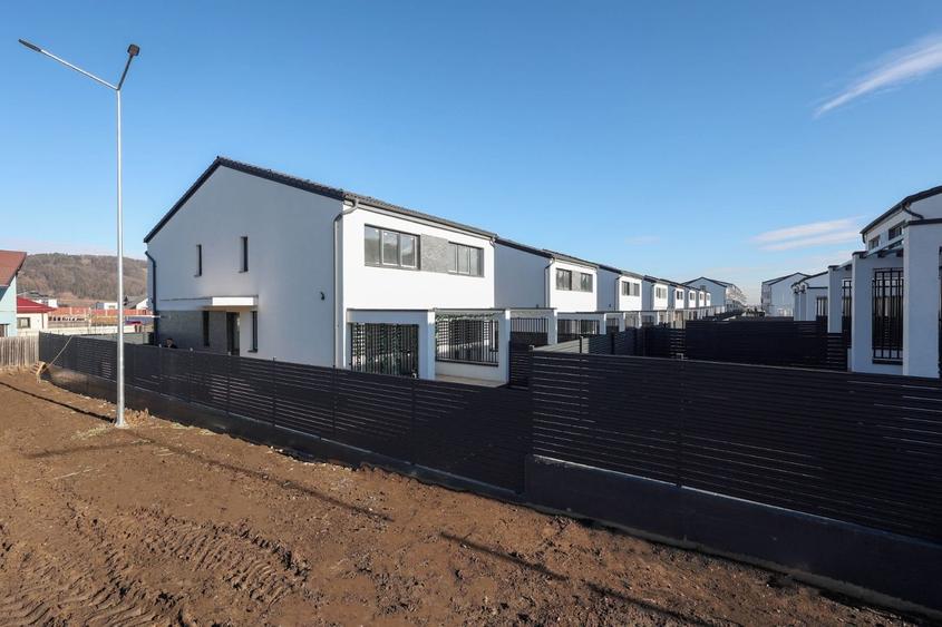 Casă Tip Duplex de Vânzare în Sânpetru | La Poalele Dealului Lempes - 3