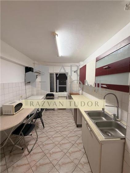 Apartament 3 camere ,centrala proprie,  in Ploiesti ,  P-ta M. Viteazu - 3