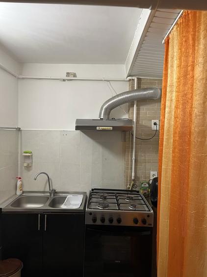 Apartament 2 camere, semidecomandat - 1