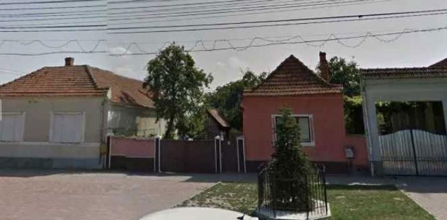 Vand casa veche 80 mp si teren 1300 mp, zona ultra centrala Teius - 1