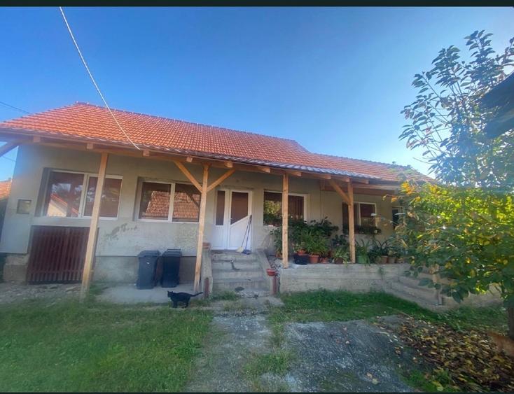 Casă separată cu 3 camere și teren 499mp - 2