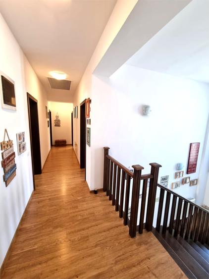 Chitila langa Lacul cu Nuferi si Padure - 11