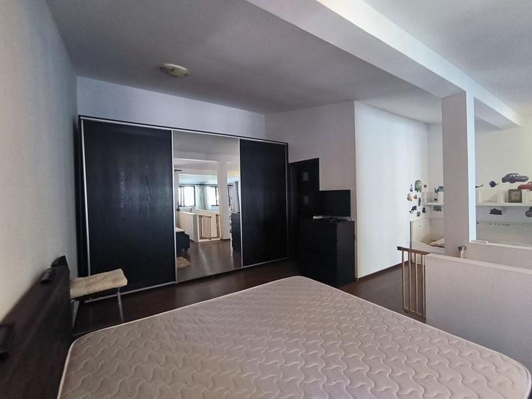 De v&acirc;nzare duplex pe strada Occidentului - 11