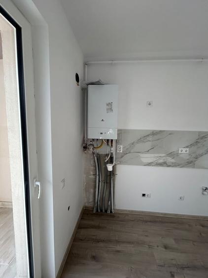 Apartament cu 5 camere semidecomandat în Central