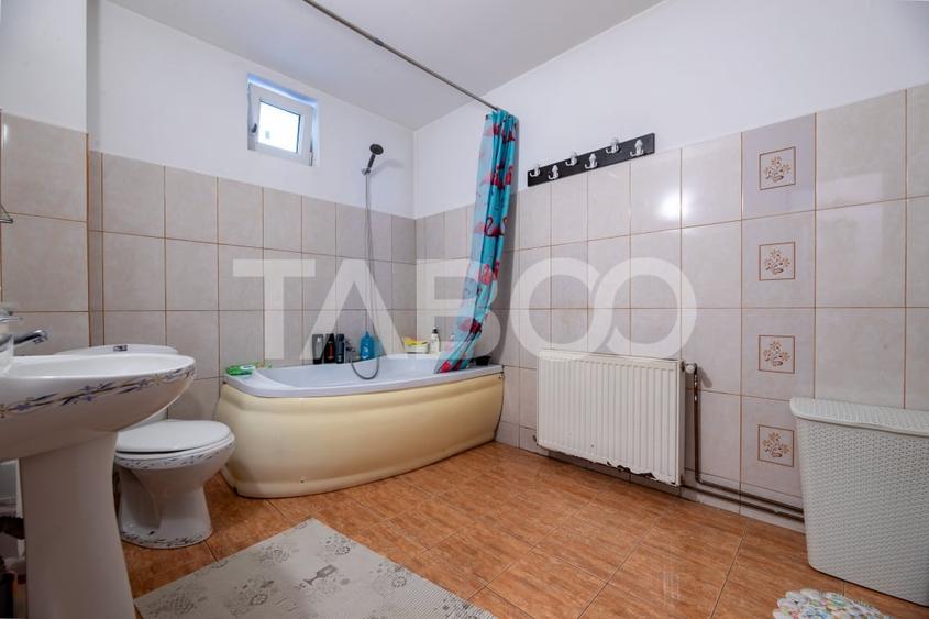 Casa de vanzare cu 4 dormitoare 2 bai si pivinita in Selimbar - 13