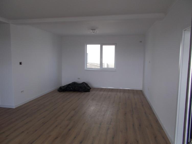 Casa pe parter, Mosnita Veche, 4 camere, 103mp util, 742mp teren - 2