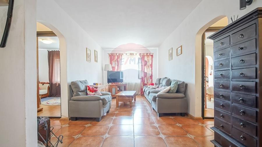 De vanzare 4 camere Racadau-zona Parcul Trandafirilor - 6