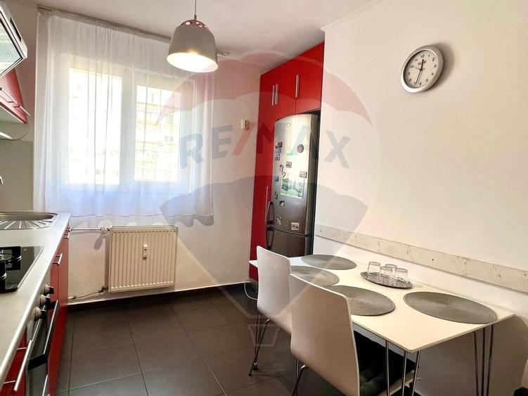 De închiriat apartament cu 3 camere, în zona Dacia - 16