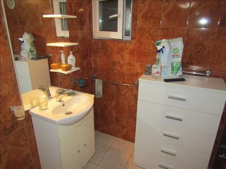 Casa singur in curte, central,  zona Stefan Cel Mare - 15