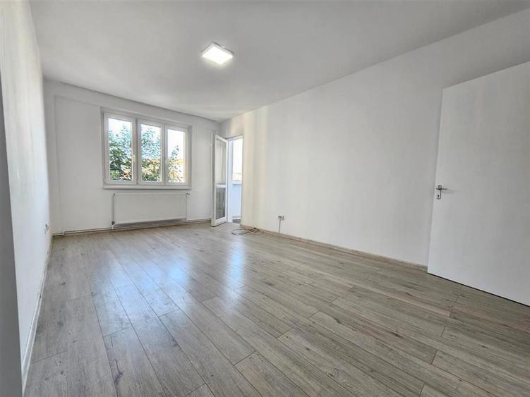 Apartament 3 camere, de inchiriat, Zona Grivitei - 3