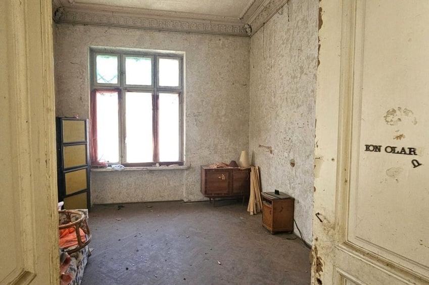 Casă cu 8 camere cu Teren 550 Mp în Cișmigiu